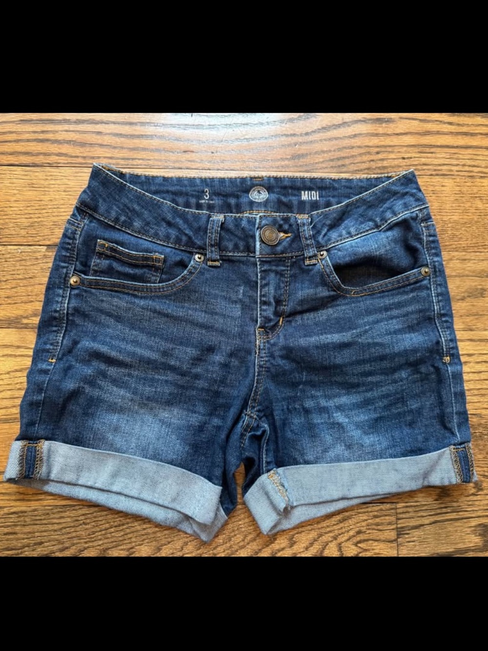 SO Juniors Low Rise Midi Cuffed Denim Jean Shorts Dark Wash Size 3